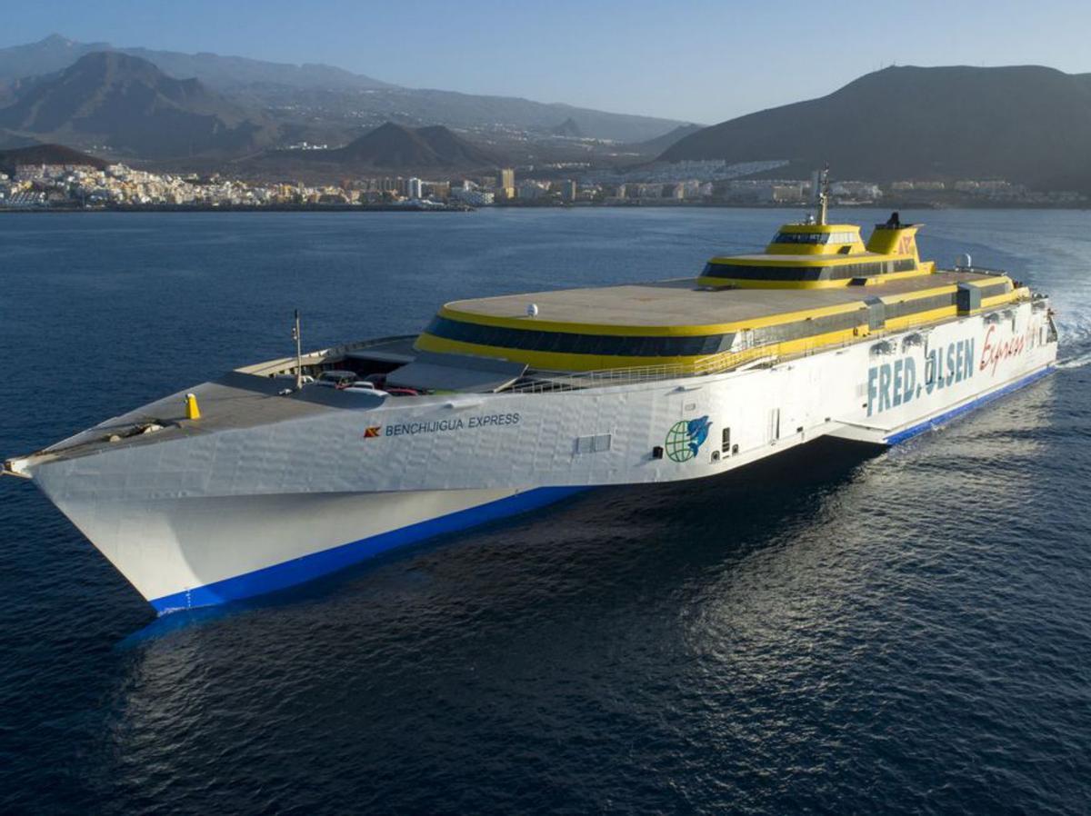 Uno de los trimaranes de Fred. Olsen Express.