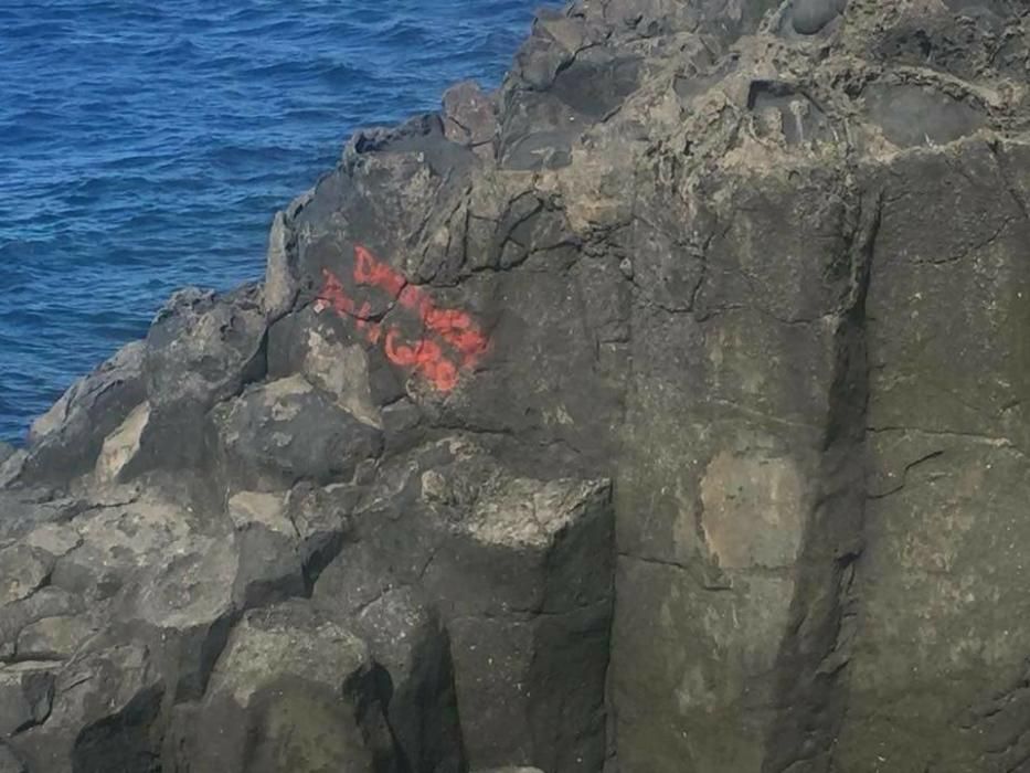 Aviso desafortunado en una cueva de Santiago del Teide (Tenerife)