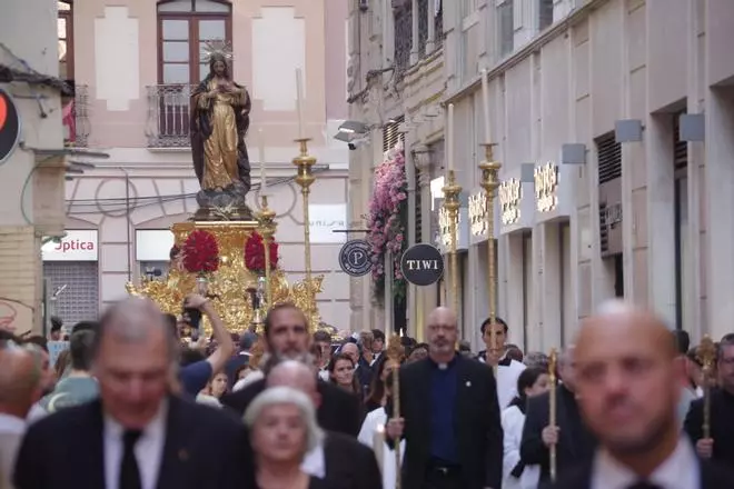 La procesión del Sagrado Corazón y el padre Tiburcio Arnaiz por el Centro de Málaga, en imágenes