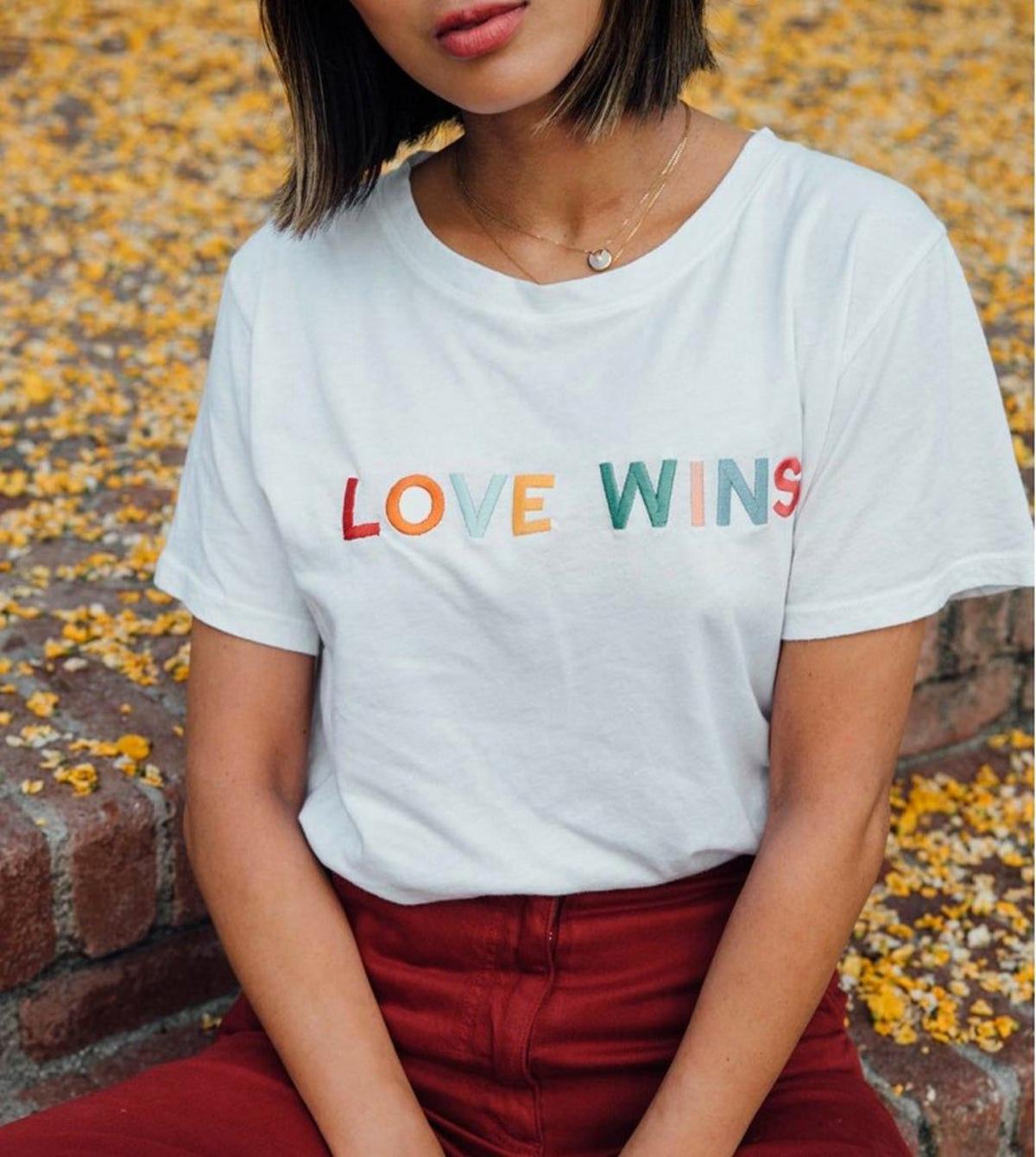 Camiseta &quot;Love Wins&quot;