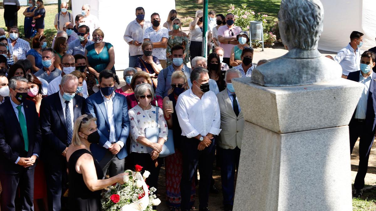 Ofrenda floral en el aniversario de la muerte de José María Martín Carpena