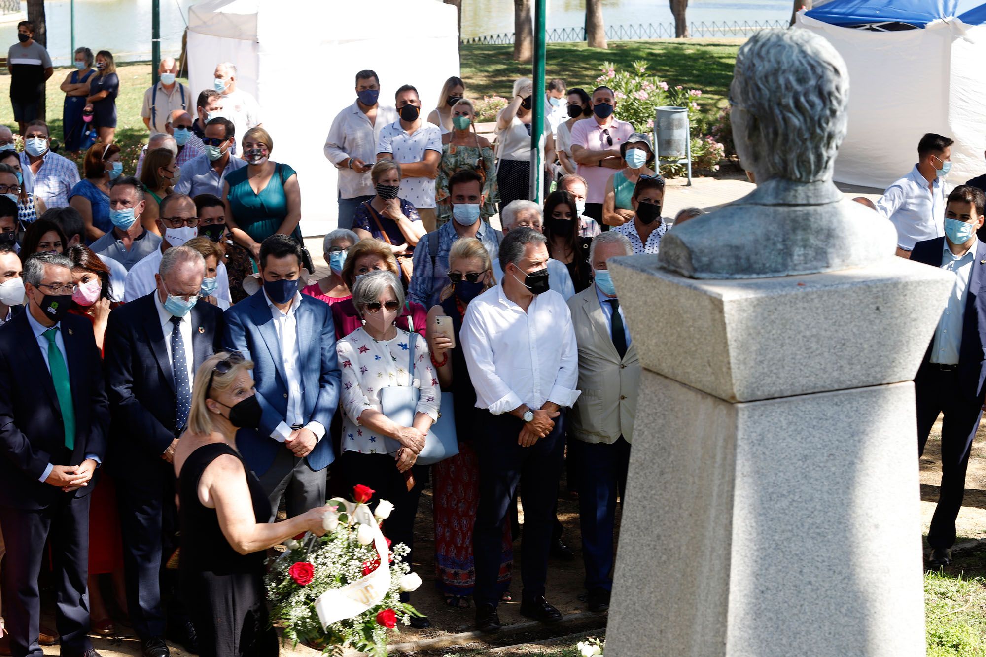 Ofrenda floral en el aniversario de la muerte de José María Martín Carpena