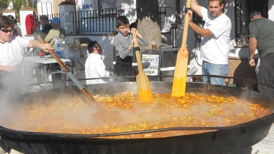 La paella popular, uno de los momentos cumbre de este sábado en Comares.