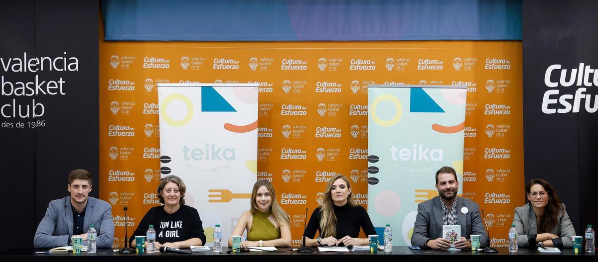 Teika y la Unió de Periodistes Valencians han presentado el 'Manual de tratamiento periodístico del deporte femenino y las mujeres deportistas', una guía fruto de la Beca Teika que llevó a la periodista Anna Boluda a redactarla.