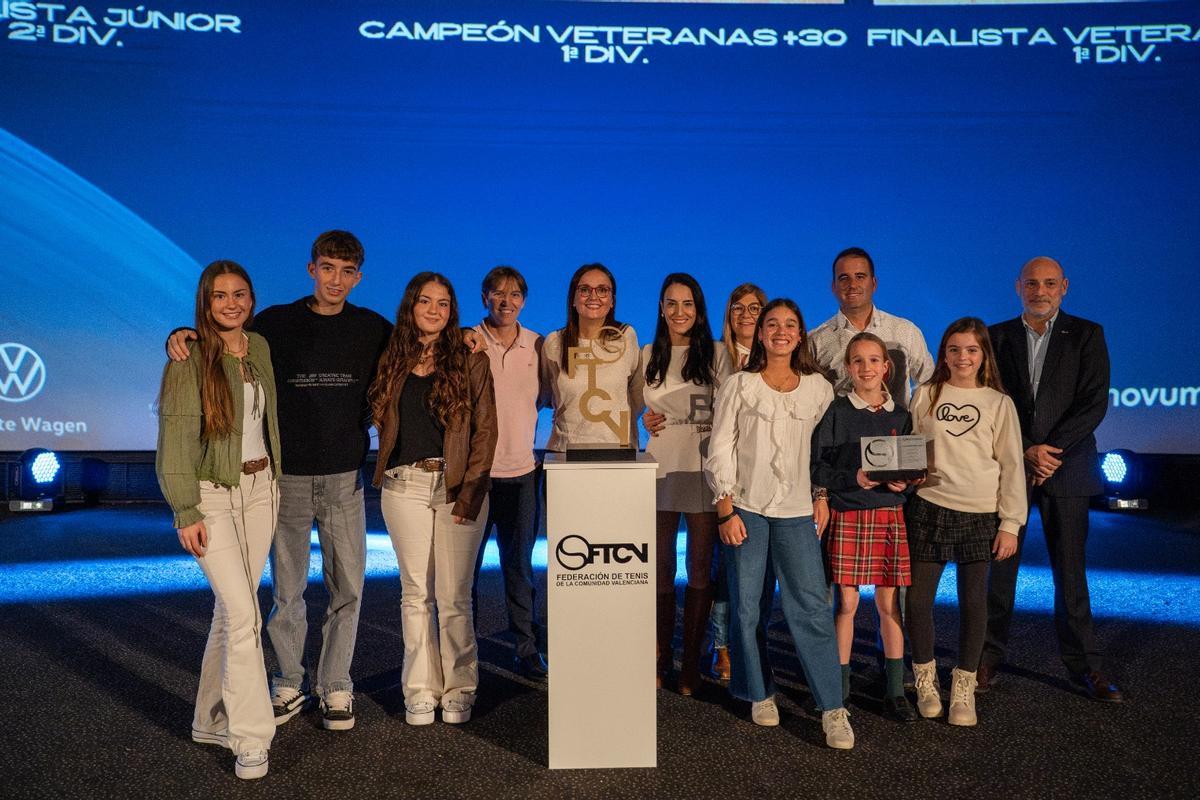 Campeones y finalistas en distintas categorías.