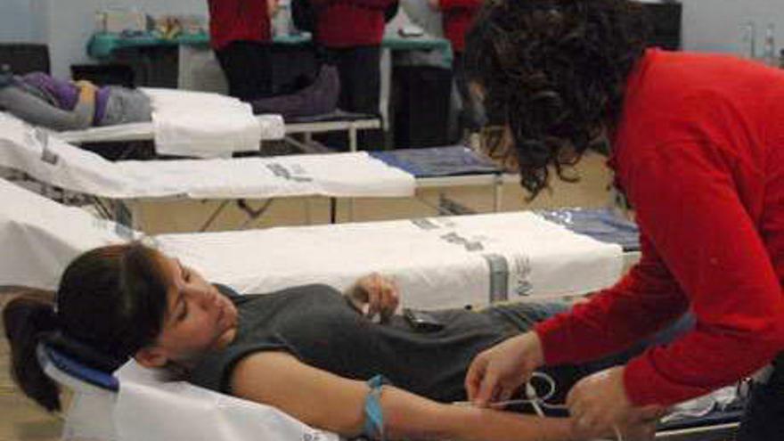 Un total de 130 personas participan en el &quot;IX Maratón de Donación de Sangre&quot;