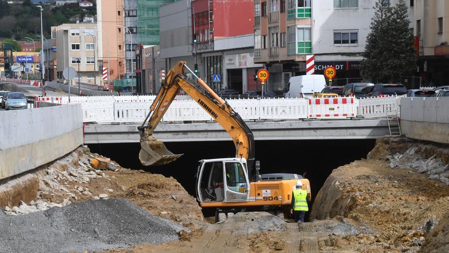 Construcción del túnel que enterrará el tráfico de la AC-12 en el cruce de Sol y Mar en Perillo