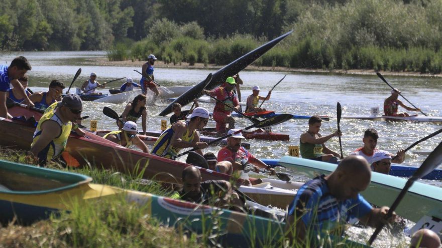 Imagen de la salida de la última edición del Descenso Ibérico del Río Duero. | JOSE LUIS FERNÁNDEZ