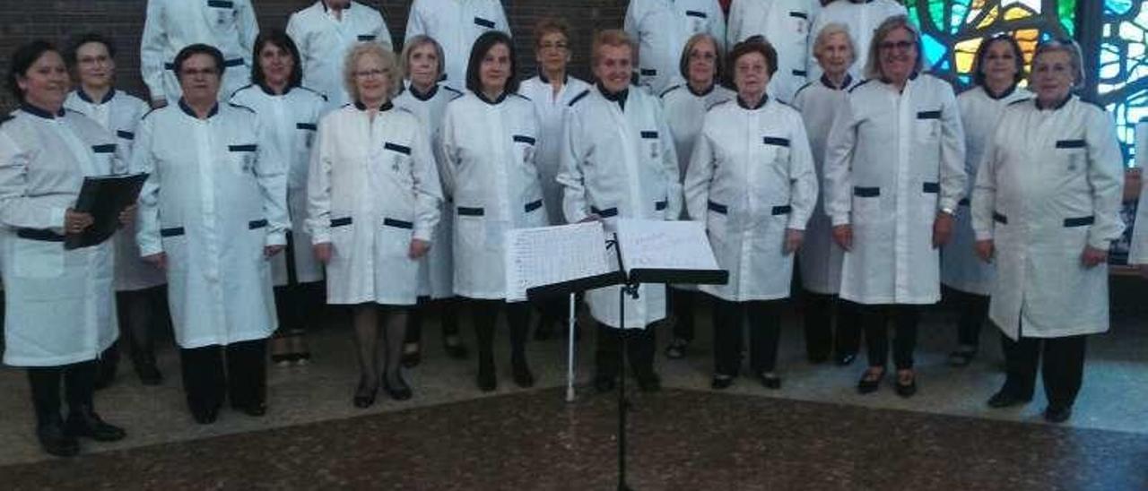 Componentes de la coral de la Asociación Española Contra el Cáncer en Vigo.