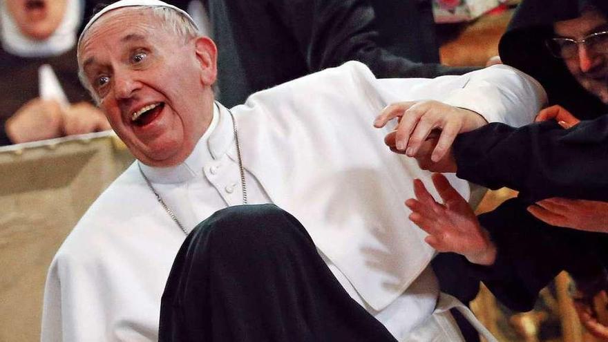 El Papa se operará de cataratas