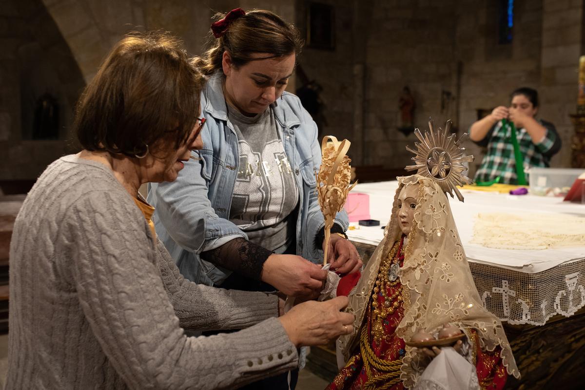 Las águedas de San Frontis visten a la santa Las águedas de San Frontis visten a la santa