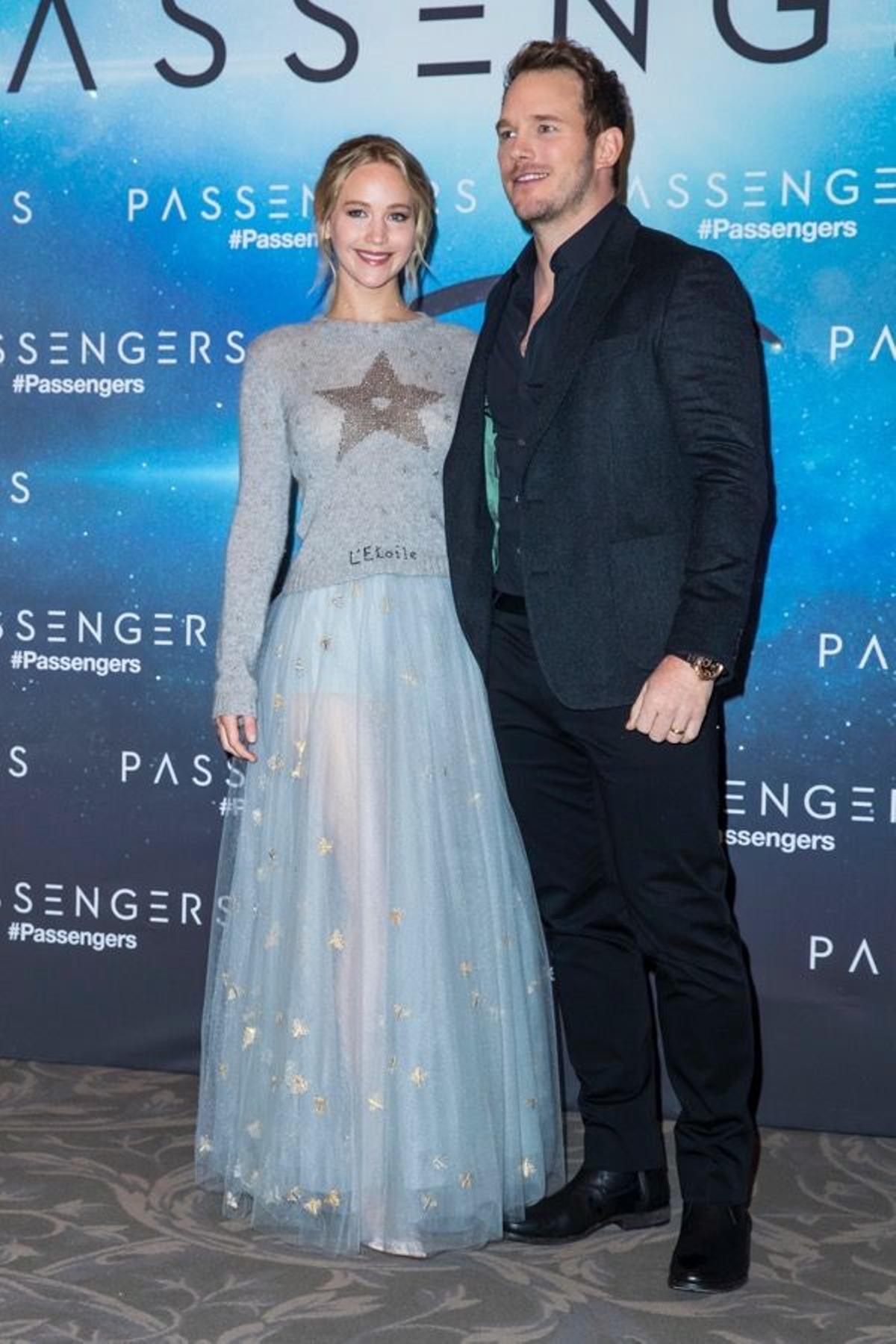 Jennifer Lawrence y Chris Pratt en el estreno de 'Passengers', París