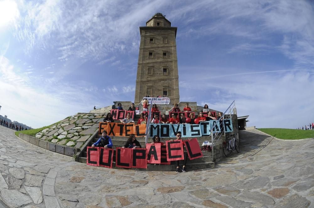 La empresa de telemarketing prevé concentrar en A Coruña el 58% de los despidos, 205. Los trabajadores denuncian que el despido colectivo es fraudulento.