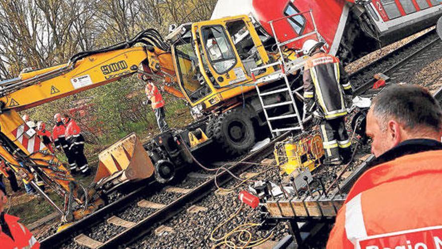 Tres muertos al chocar un tren y una excavadora en Alemania
