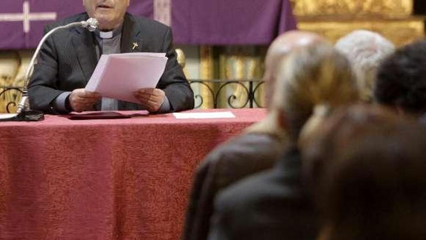 Monseñor Alberto Cuevas, ayer durante el acto en Tui.  // José Lores