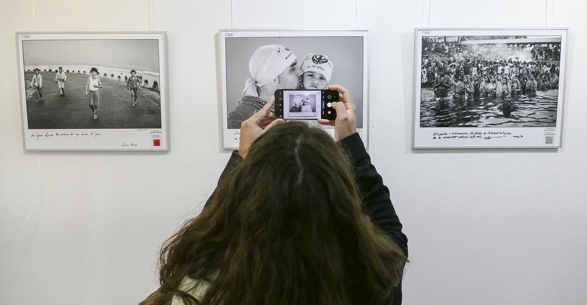 Exposición &quot;Llibertats perdudes&quot; de Catalunya Mirades Solidaries en el Casal  Pere Quart de Sabadell