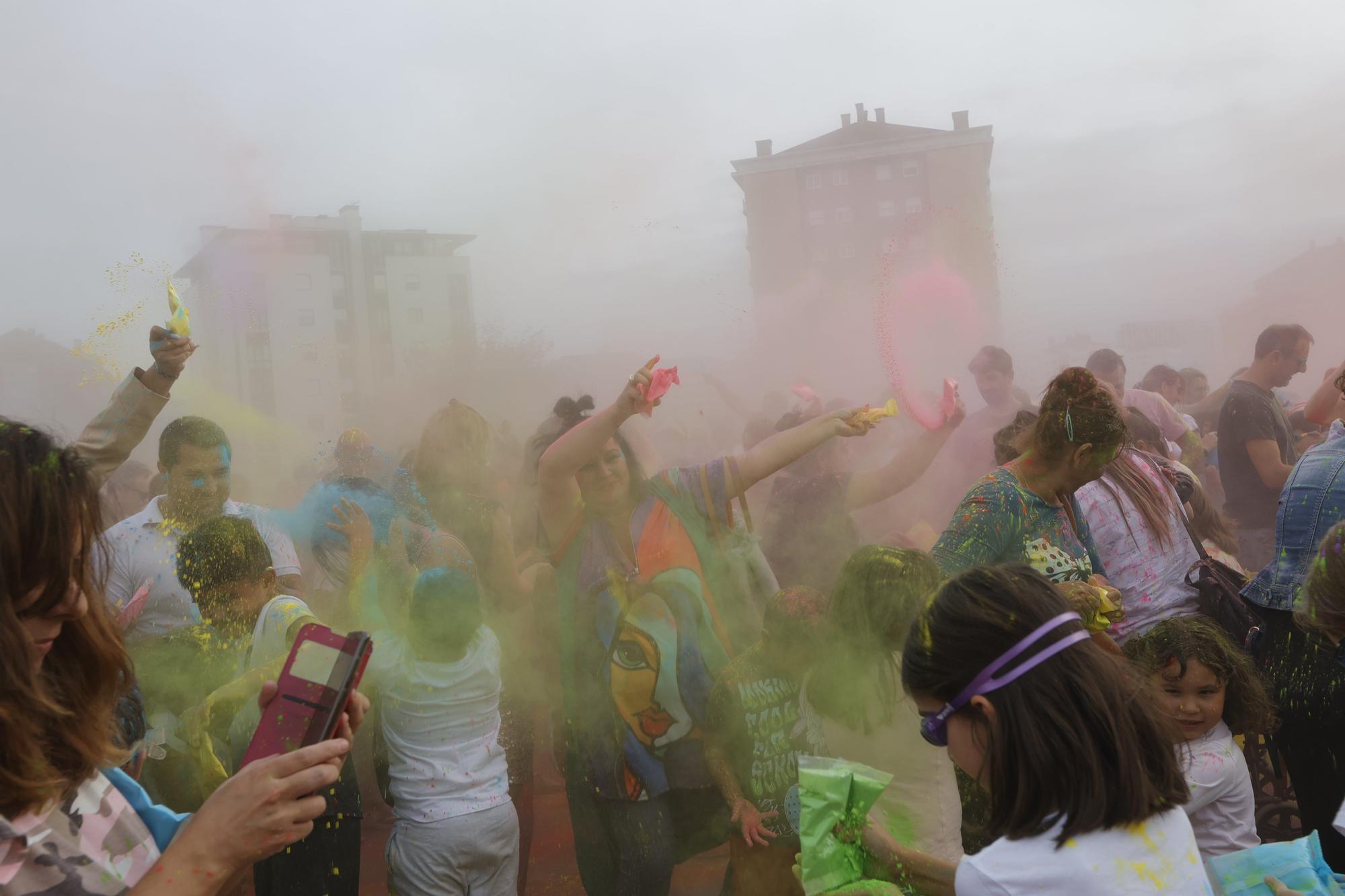 EN IMÁGENES: Así fue la "Holi party" de San Mateo en La Corredoria