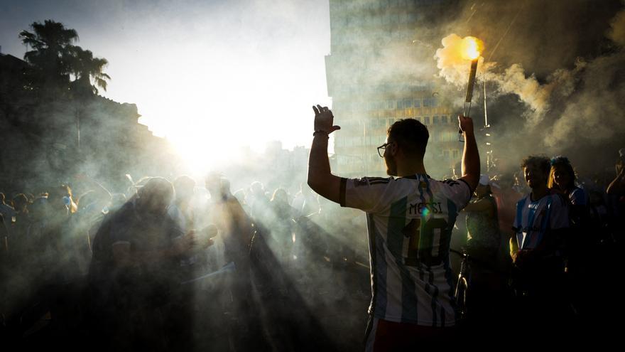 Aficionados de todo el mundo celebran la victoria de Argentina