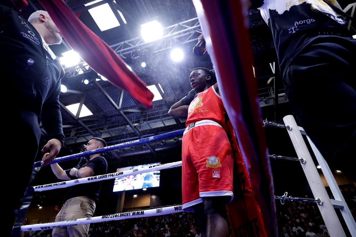 Velada de boxeo en el pabellón Siglo XXI