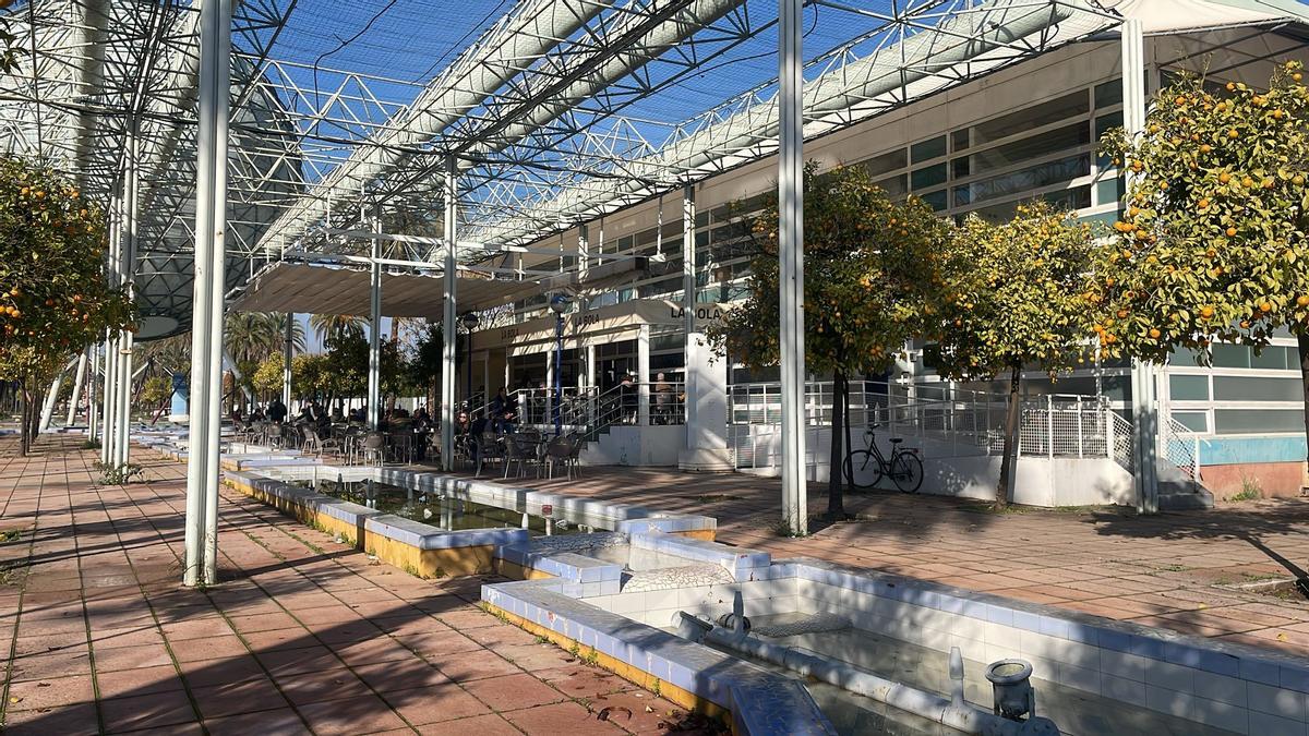 La UCO registra un bar en La Cartuja en Sevilla dentro de la investigación por corrupción del caso de Leire Díaz y Vicente Fernández