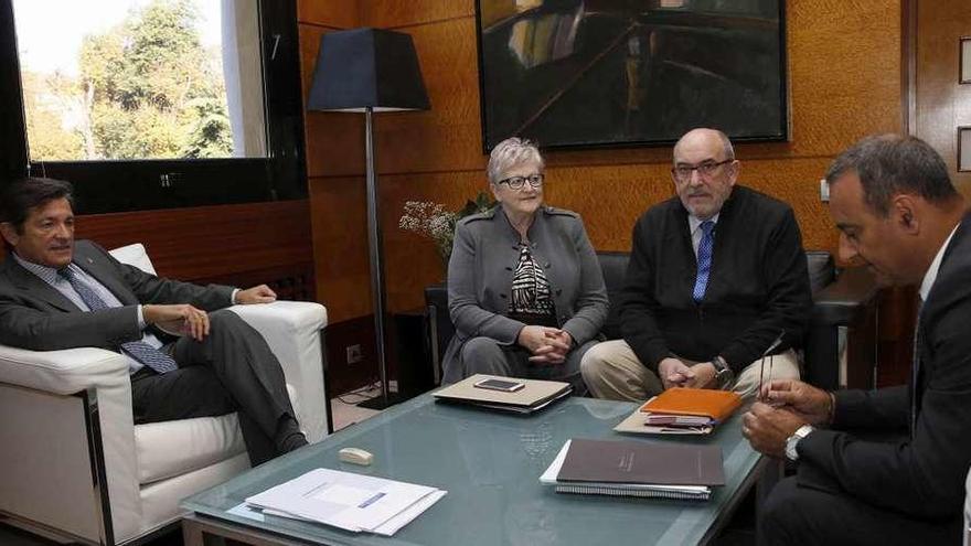 Por la izquierda, Javier Fernández, Carmen Arango, Jaime Menéndez Corrales y Fernando Lastra.