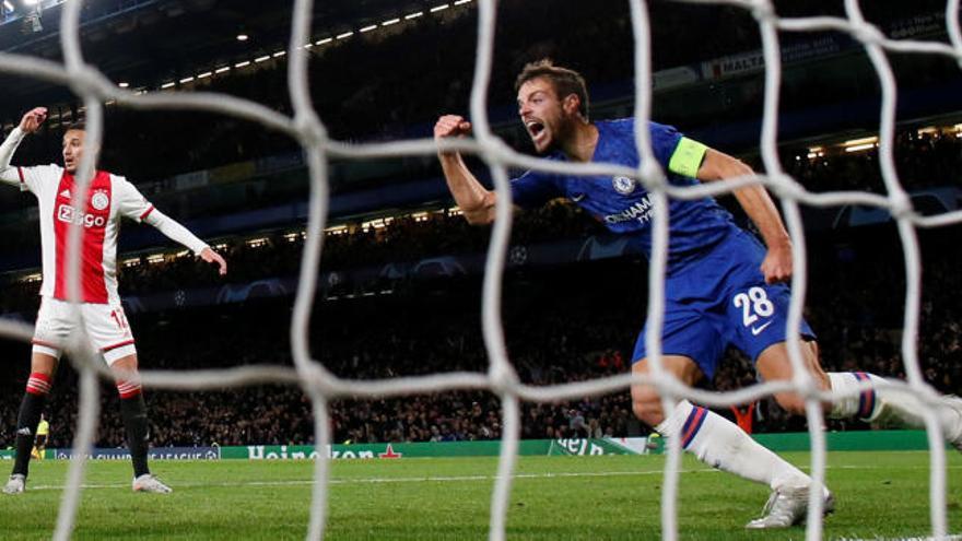 Lluvia de rojas y goles entre Chelsea y Ajax