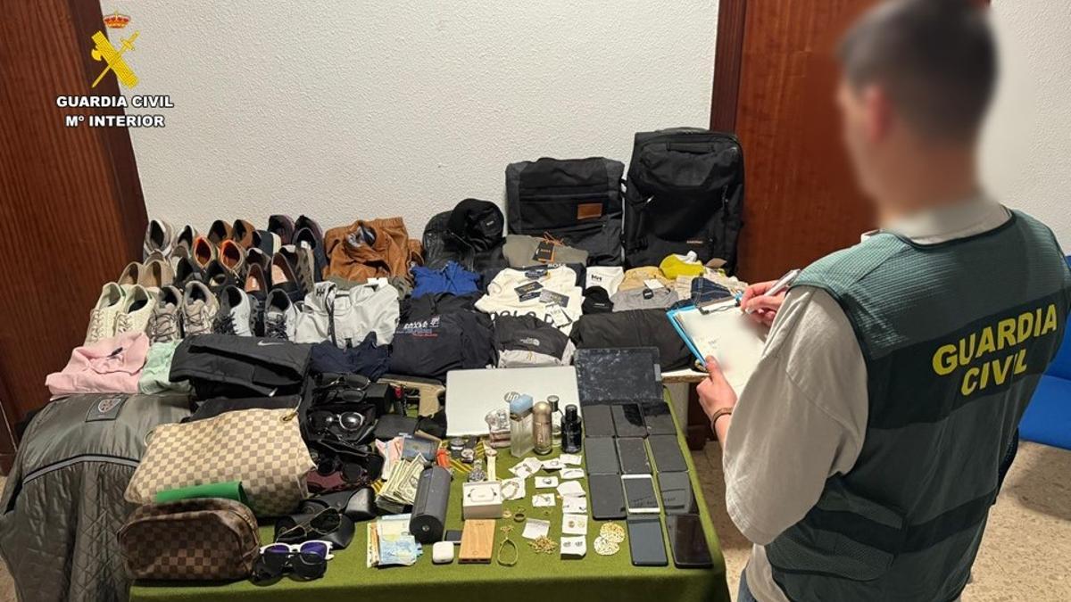 Efectos recuperados tras detener a los dos ladrones