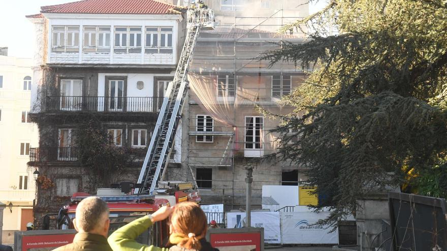 Un fuego devasta la Casa da Reixa Dourada de A Coruña pero sin afectar a sus elementos históricos