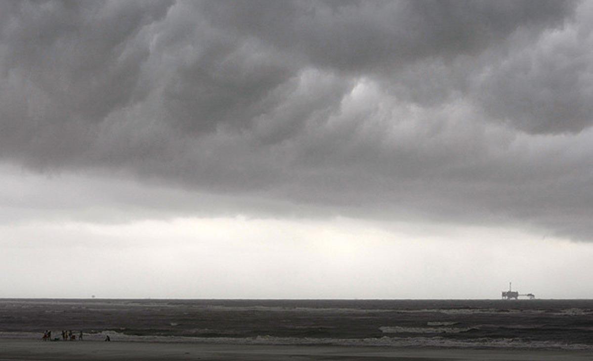 Núvols de tempesta sobre Dauphin Island, a la costa de Louisiana (Estats Units).