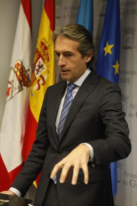 Visita a Gijón del Ministro de Fomento, Íñigo de la Serna