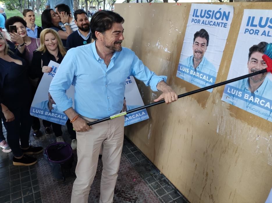 Pegada de carteles elecciones municipales 26-M