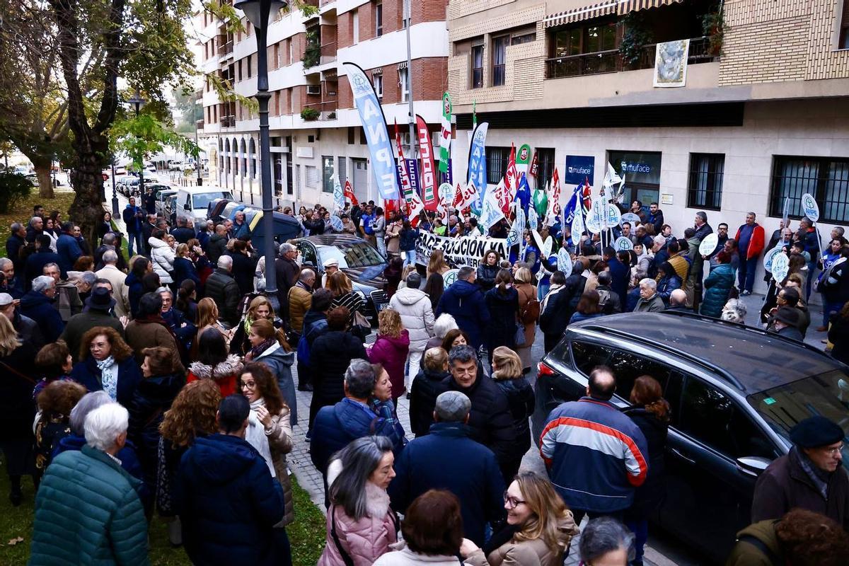 Concentración de los sindicatos en Córdoba por la crisis de Muface