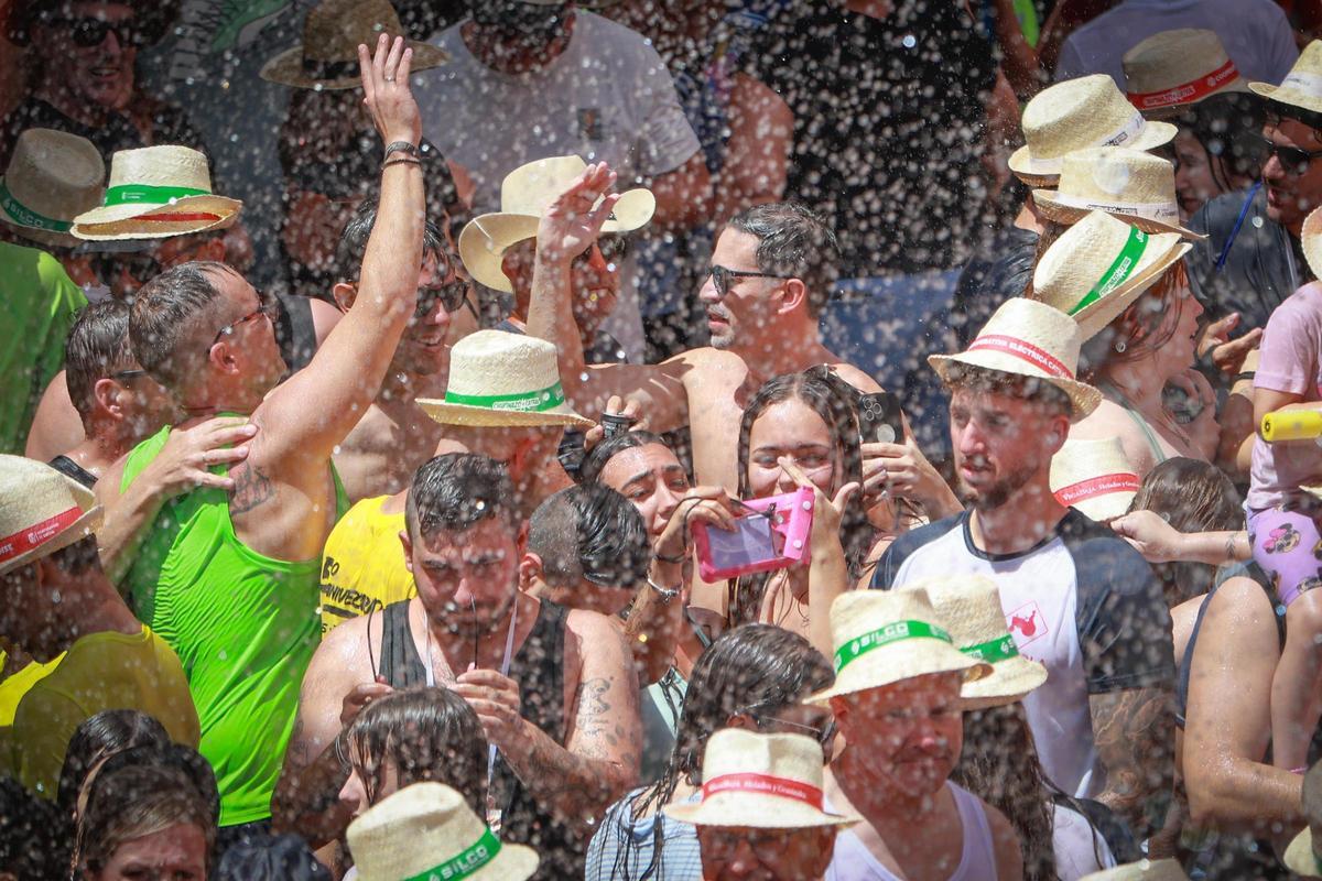 Así ha sido el chupinazo de las fiestas de Catral 2026 : el pionero que abre las fiestas de veraniegas de los municipios de la Vega Baja