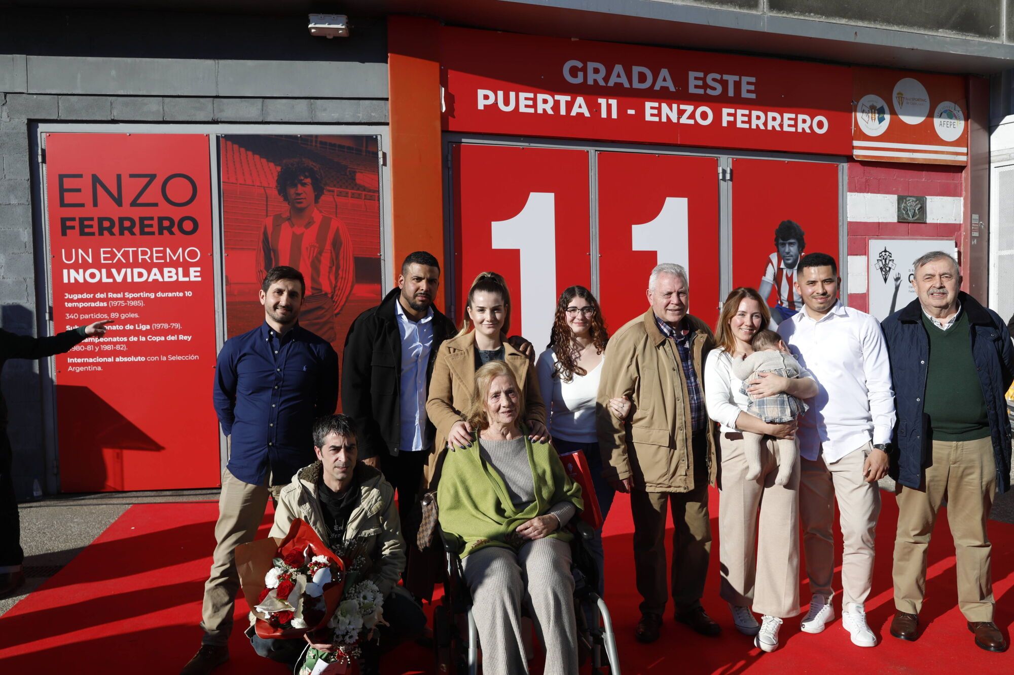 Enzo Ferrero descubre la puerta 11 de El Molinón