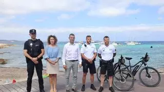 Playas de Ibiza: Sant Antoni renueva su compromiso con la lucha contra la venta ambulante en el litoral