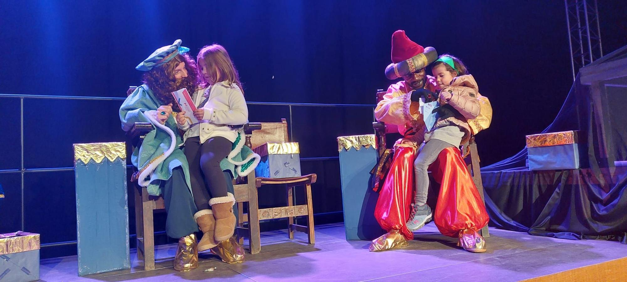 Els patges reials arriben a Solsona acompanyats per un espectacle infantil