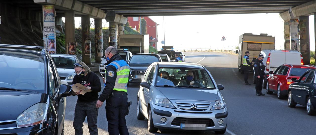 Control por las restricciones entre Vigo y Redondela. // Marta G. Brea