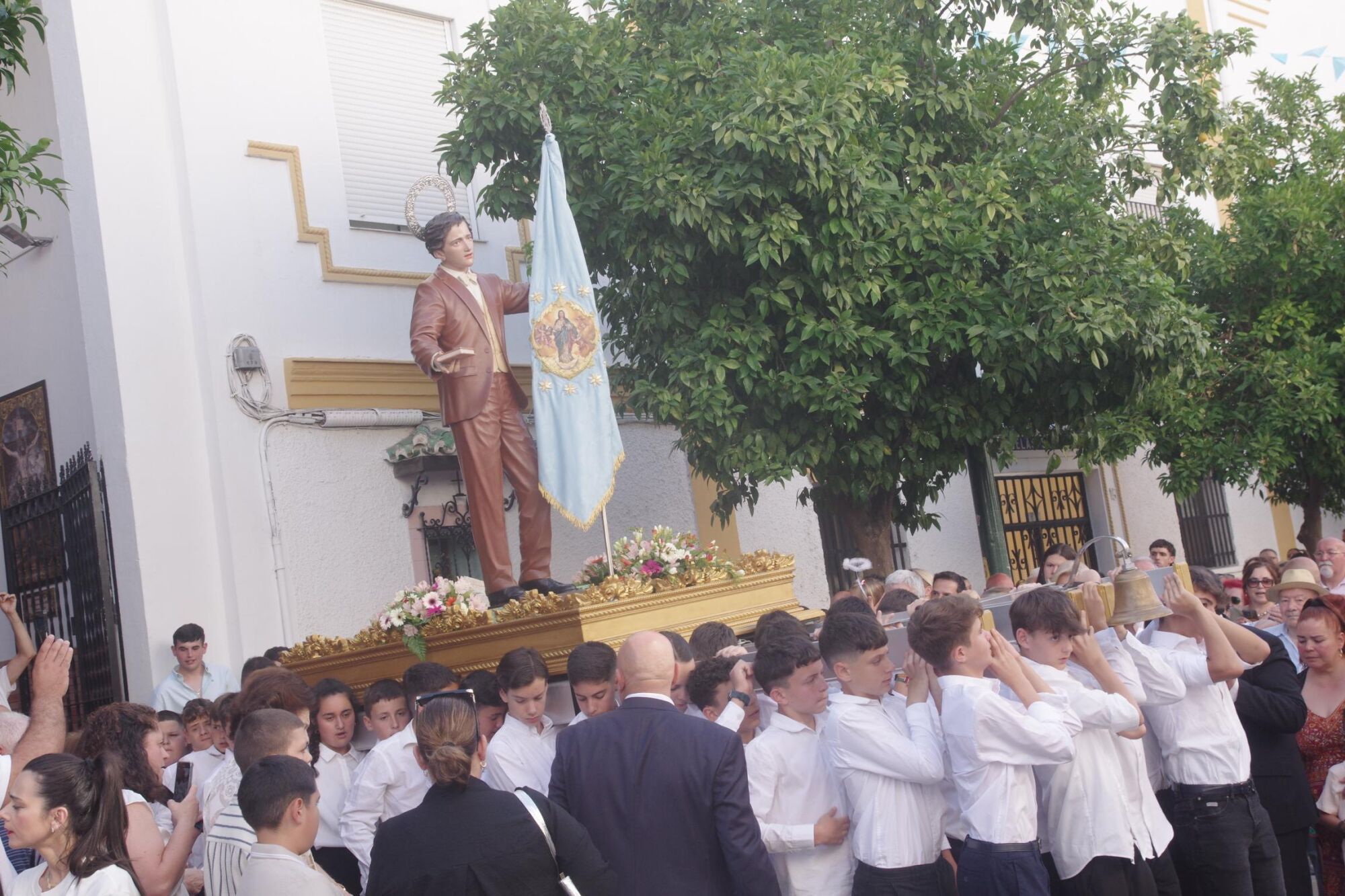 Salida procesional de María Auxiliadora por Capuchinos en 2025