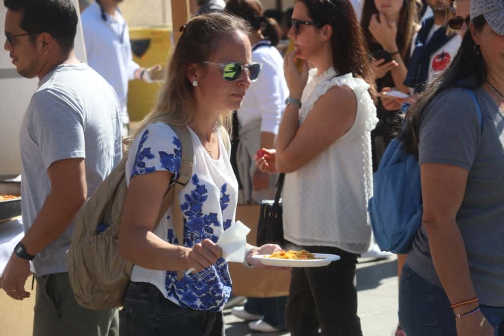 La plaza del Ayuntamiento de València se convierte en un gran restaurante al aire libre con el Tastarròs
