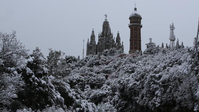 La nieve llega a Barcelona: Collserola, cubierta de blanco