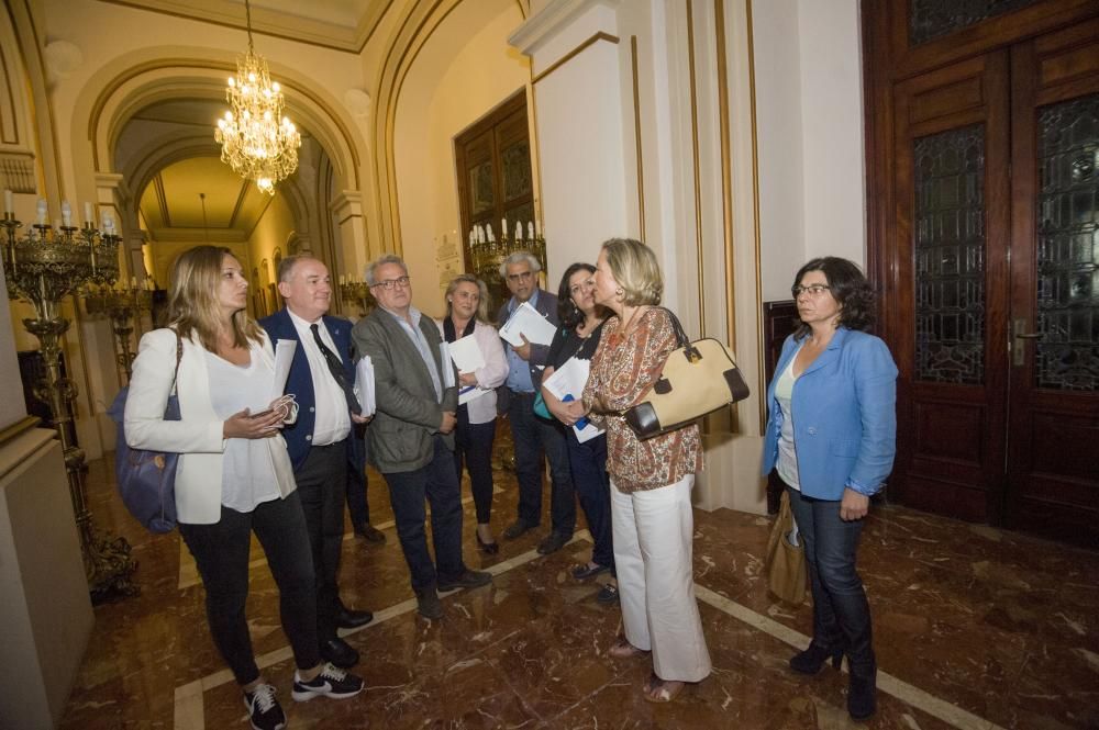 El pleno de A Coruña da luz verde a la renta socia