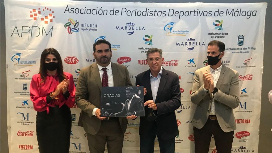 La Asociación de Periodistas Deportivos de Málaga homenajea a Manolo Santana