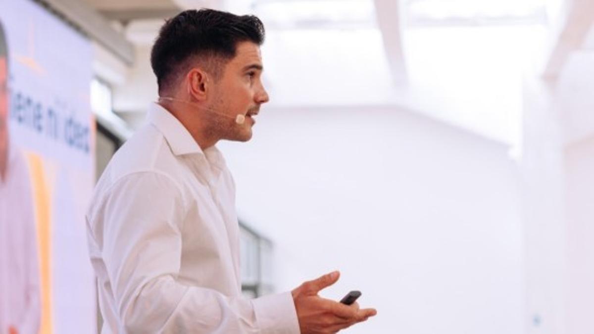 El médico Borja Bandera: &quot;Estos dos pilares van a determinar tus años de juventud&quot;