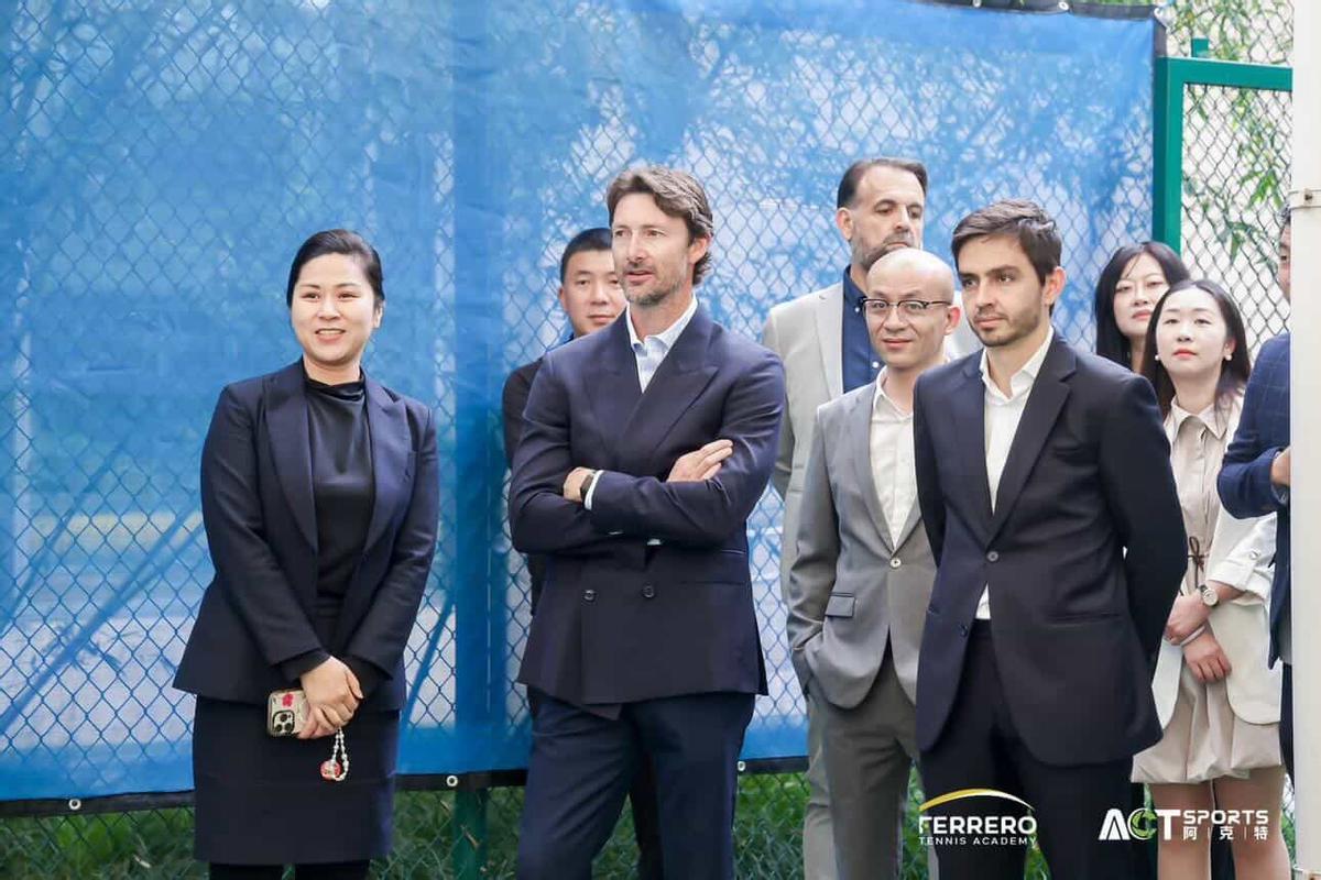 Ferrero, en su visita a las instalaciones