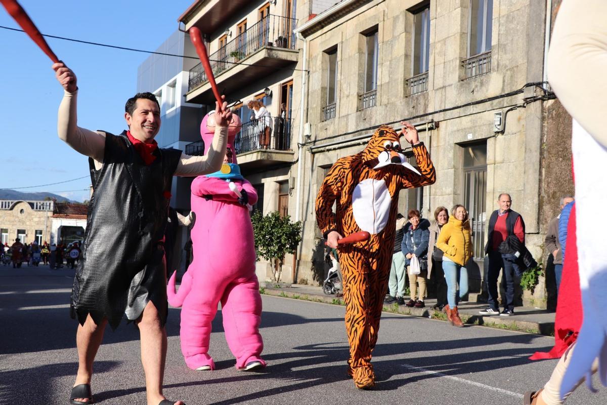 El desfile de disfraces de carnaval llevado a cabo en el Concello de Catoira.