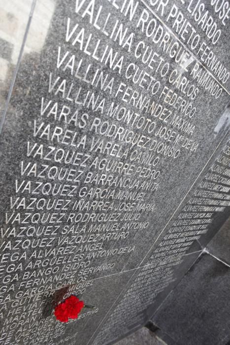 Día de Difuntos en el cementerio de Ceares, Gijón