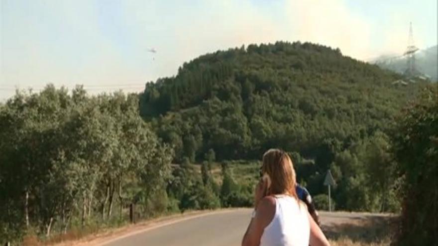 Un grave incendio amenaza a los vecinos de Ponferrada