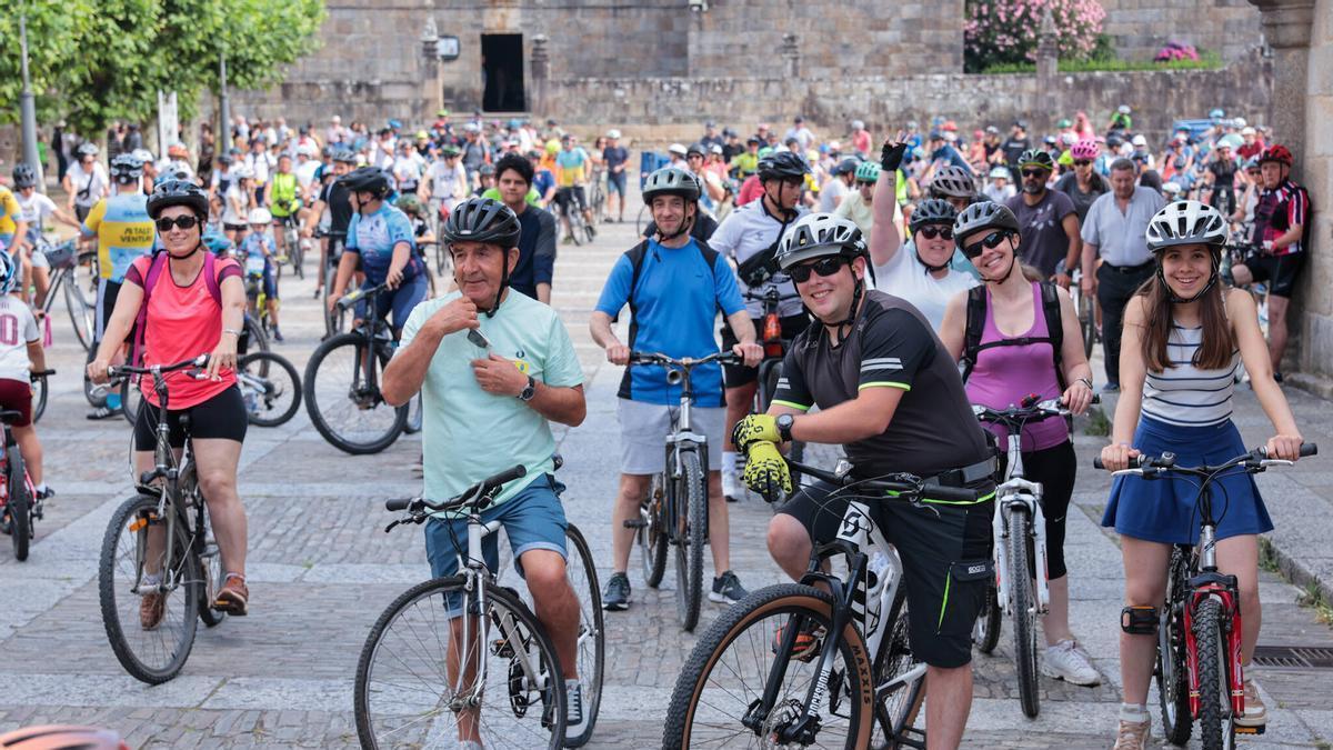 Participantes en la Festa da Bicicleta de Cambados.