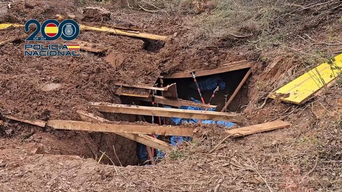 04/03/2026 La Policía localiza un 'narcozulo' en Marbella e interviene un depósito de armas de guerra en Algeciras SOCIEDAD POLICÍA