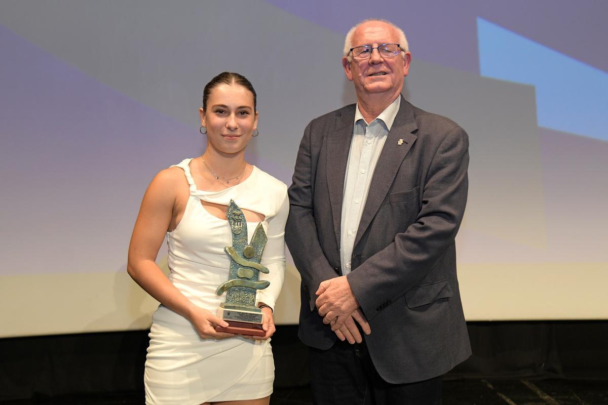 Lucía Alapont Martínez, del Club de Patinaje de Velocidad Paiporta, recibió el galardón al Mejor Deportista Local Adulto por su continua progresión y logros en competiciones nacionales.